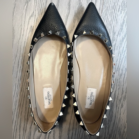 Valentino Garavani:  Rockstud Leather Ballet Flats - Picture 3 of 8